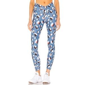 Beach Riot Sport Women’s Cara Blue Multi-Spot Leopard V-Front Leggings